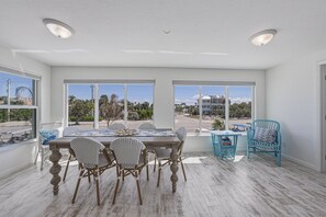 Dining - BG Beach Clun 3E | 3 Beds | 2 Baths | Community Pool | Sleeps 6 (Boca Grande)