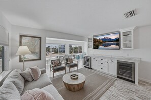 Living area - BG Beach Clun 3E | 3 Beds | 2 Baths | Community Pool | Sleeps 6 (Boca Grande)