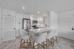Private kitchen - BG Beach Clun 3E | 3 Beds | 2 Baths | Community Pool | Sleeps 6 (Boca Grande)