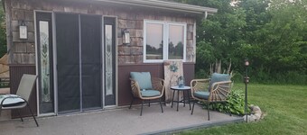 Perfect 1bedroom offgrid  cabin on 10private acres in a peaceful country setting