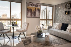 Smart TV - Luxury 1B/2BA in Heart of Panama City- w/Rooftop Restaurant & Pool- Gym -Casino (Panamá)