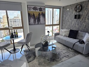 Smart TV - Luxury 1B/2BA in Heart of Panama City- w/Rooftop Restaurant & Pool- Gym -Casino (Panamá)