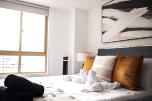 1 bedroom, iron/ironing board, free WiFi, bed sheets - Luxury 1B/2BA in Heart of Panama City- w/Rooftop Restaurant & Pool- Gym -Casino (Panamá)