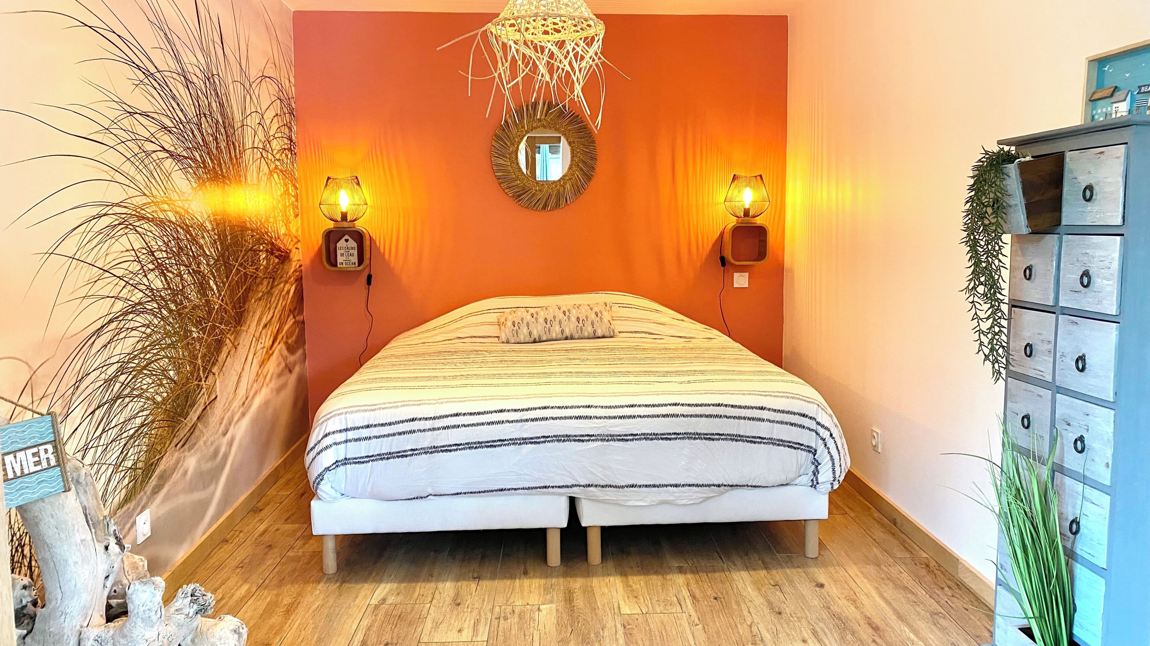 6 bedrooms, iron/ironing board, WiFi, bed sheets