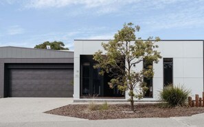 Exterior - Karkalla Beach House - Linen Inc, Pet Friendly (Bass Coast)