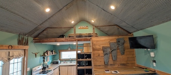 Horsemen's Hideout Cabin in Clark