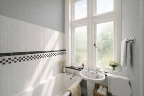 Hair dryer, towels - Elegant Period Flat • Racecourse Views • Free Parking • Self-Check-In (Northampton)