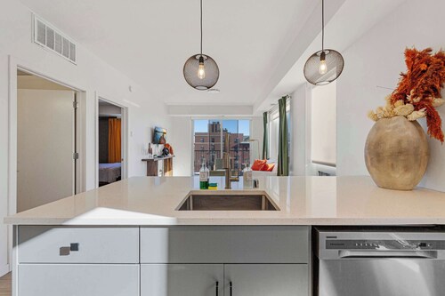 Loring Park King Suite | Rooftop & Stadium