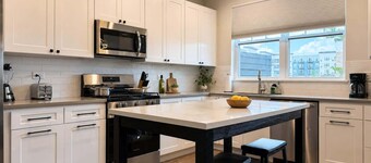 4BR Warrenville Home w/ Patio & Garage | Sleeps 10