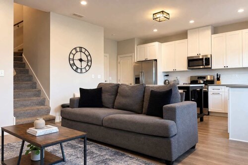 4BR Warrenville Home w/ Patio & Garage | Sleeps 10
