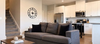 4BR Warrenville Home w/ Patio & Garage | Sleeps 10