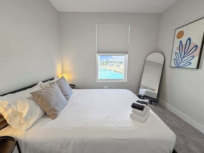 Furnished 4BR Townhome Pickleball Court & Garage