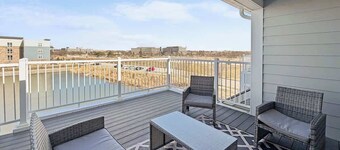 Furnished 4BR Townhome Pickleball Court & Garage