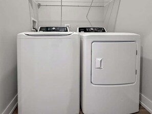 Interior - Furnished 4BR Townhome Pickleball Court & Garage (Warrenville)