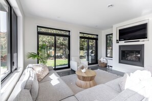 Living area - Nou Tremblant Chalet, Lac Labelle, and Private Beach (Labelle)