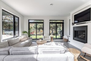 Living area - Nou Tremblant Chalet, Lac Labelle, and Private Beach (Labelle)