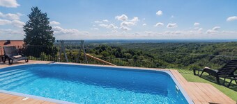 Villa in nature with jacuzzi, sauna, pool, barbecue, and entertainment amenities
