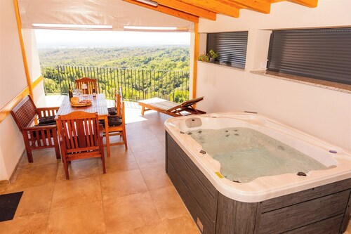 Villa in der Natur mit Jacuzzi, Sauna, Pool, Grill und Unterhaltungsmöglichkeiten