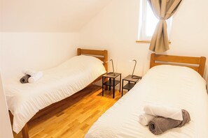 Room - Villa in nature with jacuzzi, sauna, pool, barbecue, and entertainment amenities (Orešje Okićko)