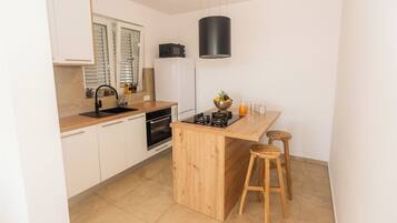 Fridge, microwave, oven, stovetop