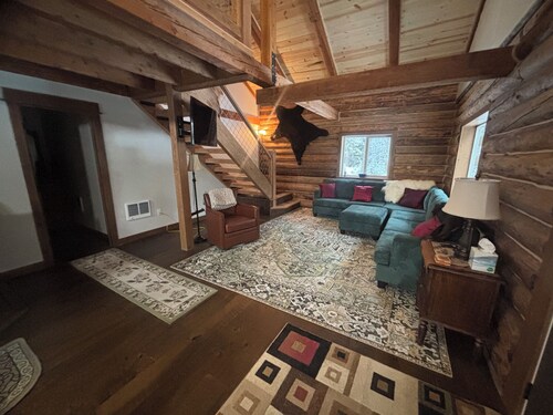 Rustic River Cabin - True Montana Experience