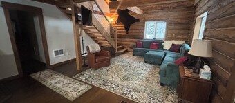 Rustic River Cabin - True Montana Experience