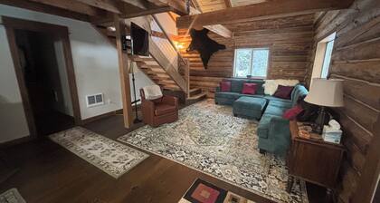 Rustic River Cabin - True Montana Experience