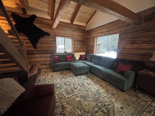 Rustic River Cabin - True Montana Experience