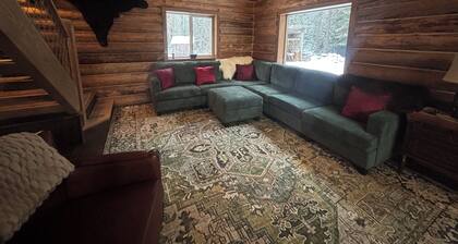 Rustic River Cabin - True Montana Experience