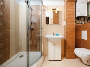 Shower, hair dryer, towels - Gdańska Homely Apartment (Łódź)