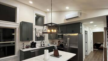 Micro-ondes, four, plaque de cuisson, lave-vaisselle