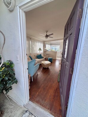Interior - Charming 2BR bungalow-Corona Del Mar in heart of Newport Beach (Newport Beach)