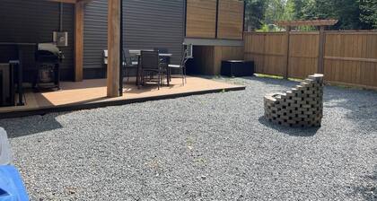 Cozy two-bedroom basement apartment equipped with a full kitchen! (Min 28 days)