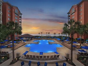 Pool - Luxury 2-bedroom family apartment with AC in beautiful Myrtle Beach. (Myrtle Beach)