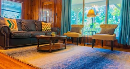 Bright Cali-King, Fast Wifi & Private Patio