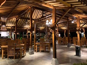 Tempat makan outdoor