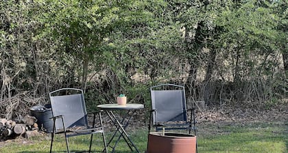 Cozy 1-bedroom private cabin in serene Raeford on historic working farm