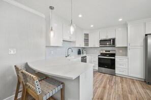 Fridge, microwave, oven, stovetop - Coastal Cabana Dog Friendly Near Beach Giant Games Near McGuire’s Irish Pub (Panama City Beach)