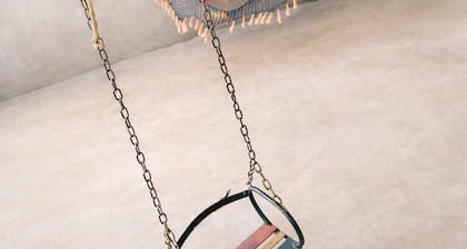 Spacious, tree-lined house with a hammock for relaxing. Playground, close to the airport.