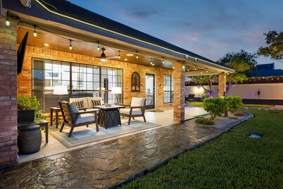 Villa Mani ‒ Comfortable McAllen Retreat for Professionals & Families