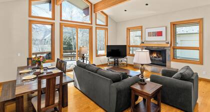 Mountain Sanctuary: Private Hot Tub, Sauna & 2.5 Acres, Dog Friendly