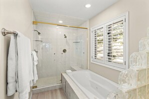 Shower, hair dryer, towels, soap - Mountain Sanctuary: Hot Tub, Sauna & 2.5 Acres, (Hailey)