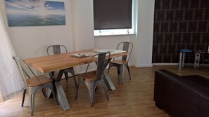 Dining - 2-Bed 2-Bath Sea-View Balcony Apt inc Sun Terrace minutes to Sea, Station, Shops (Brighton and Hove)