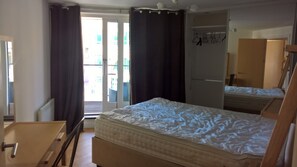 Room - 2-Bed 2-Bath Sea-View Balcony Apt inc Sun Terrace minutes to Sea, Station, Shops (Brighton and Hove)