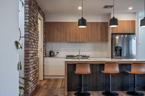 Private kitchen - Sea & Summit - 1 Bedroom Studio Apartment - Port Noarlunga (Port Noarlunga)