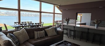 Riverfront Retreat: Pool, fishing & Norte Dame nearby