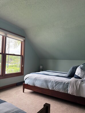 4 bedrooms, iron/ironing board, free WiFi, bed sheets