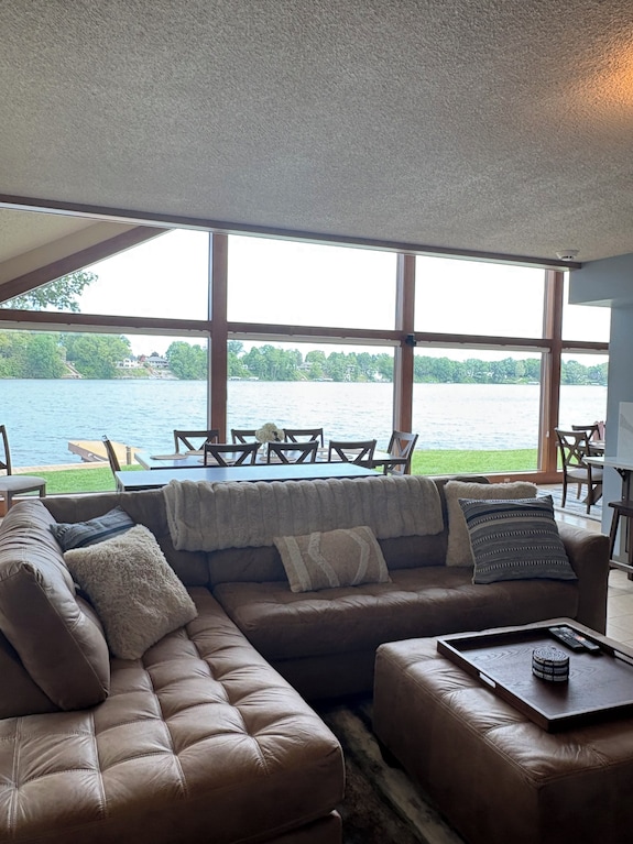 Riverfront Retreat: Pool, Fishing & Notre Dame Nearby - Lake Albert, Granger
