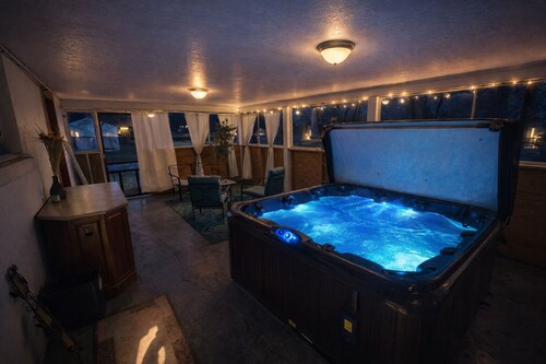 Peaceful Hot Tub Hideaway - 15 mins to Chatt - Dog Friendly