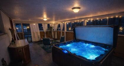 Peaceful Hot Tub Hideaway - 15 mins to Chatt - Dog Friendly